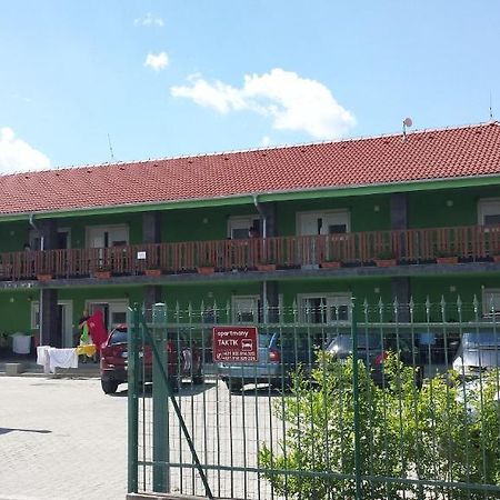 Apartman Taktik Velky Meder Exterior foto